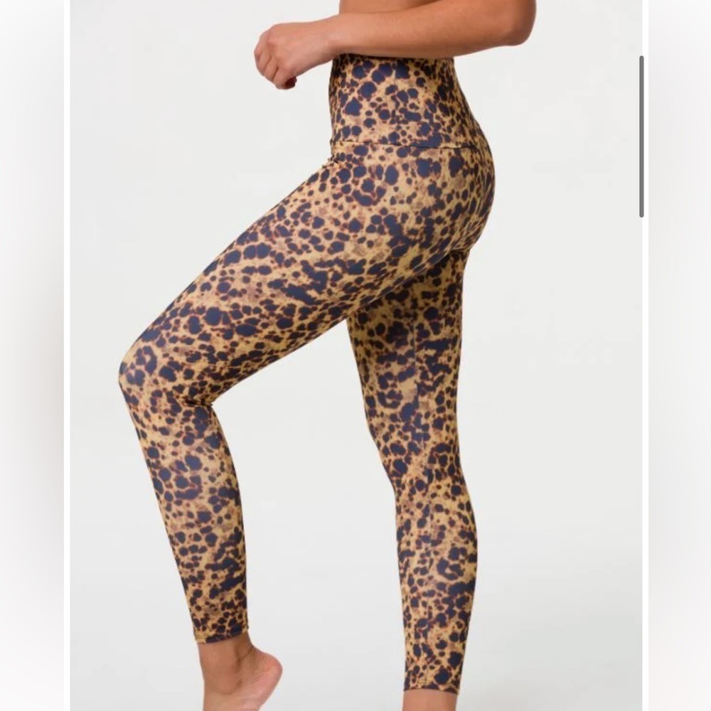 Onzie High Basic Tortoise Shell Leggings - Picture 3 of 7